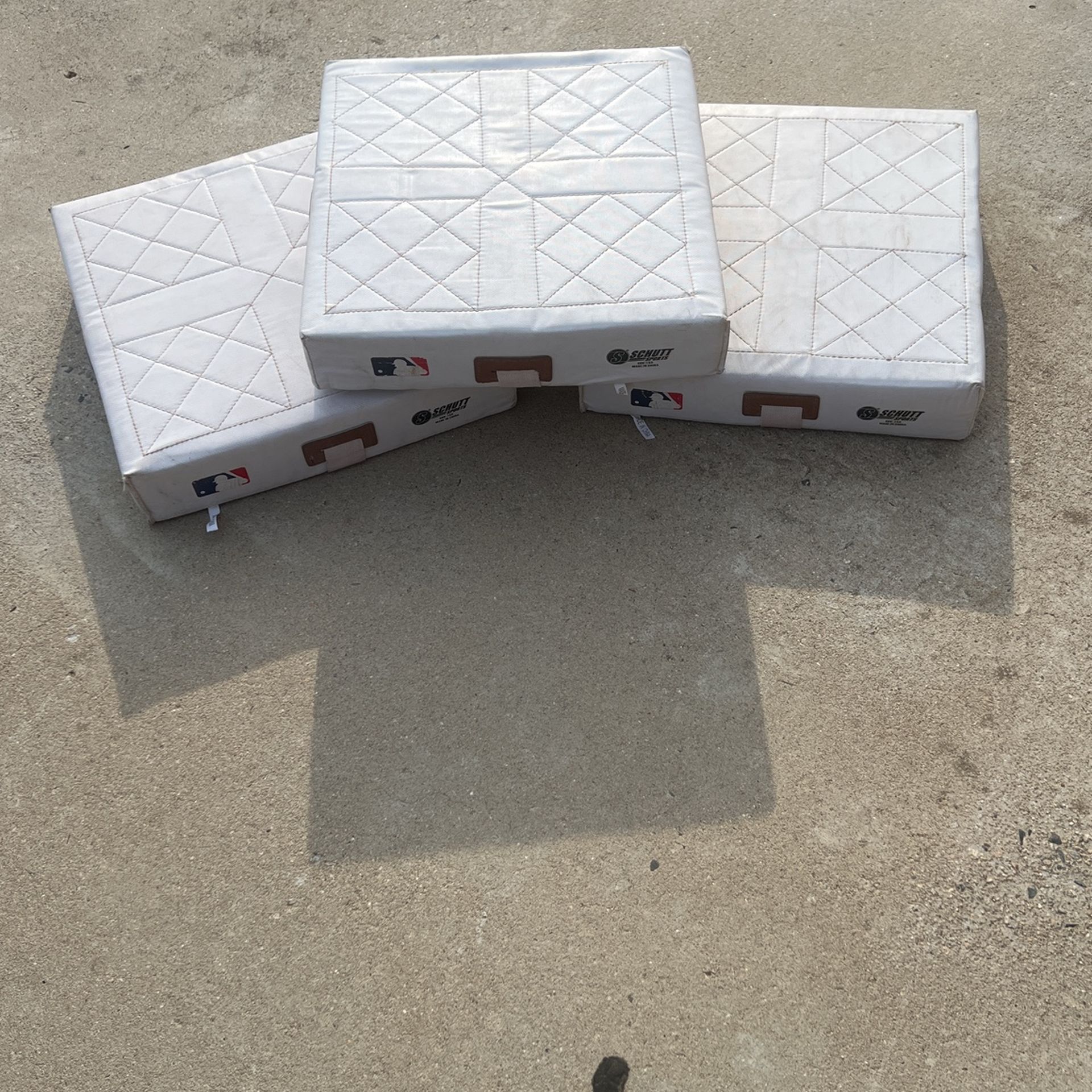 SCHUTT Baseball Bases SBB-153 excellent condition basically new