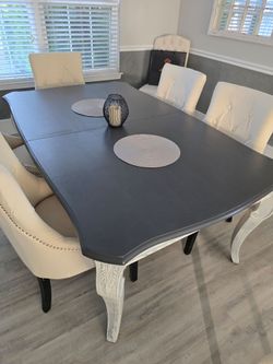Vintage Dining room table. Made in the USA!
