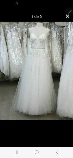 wedding dress, ivory color. 