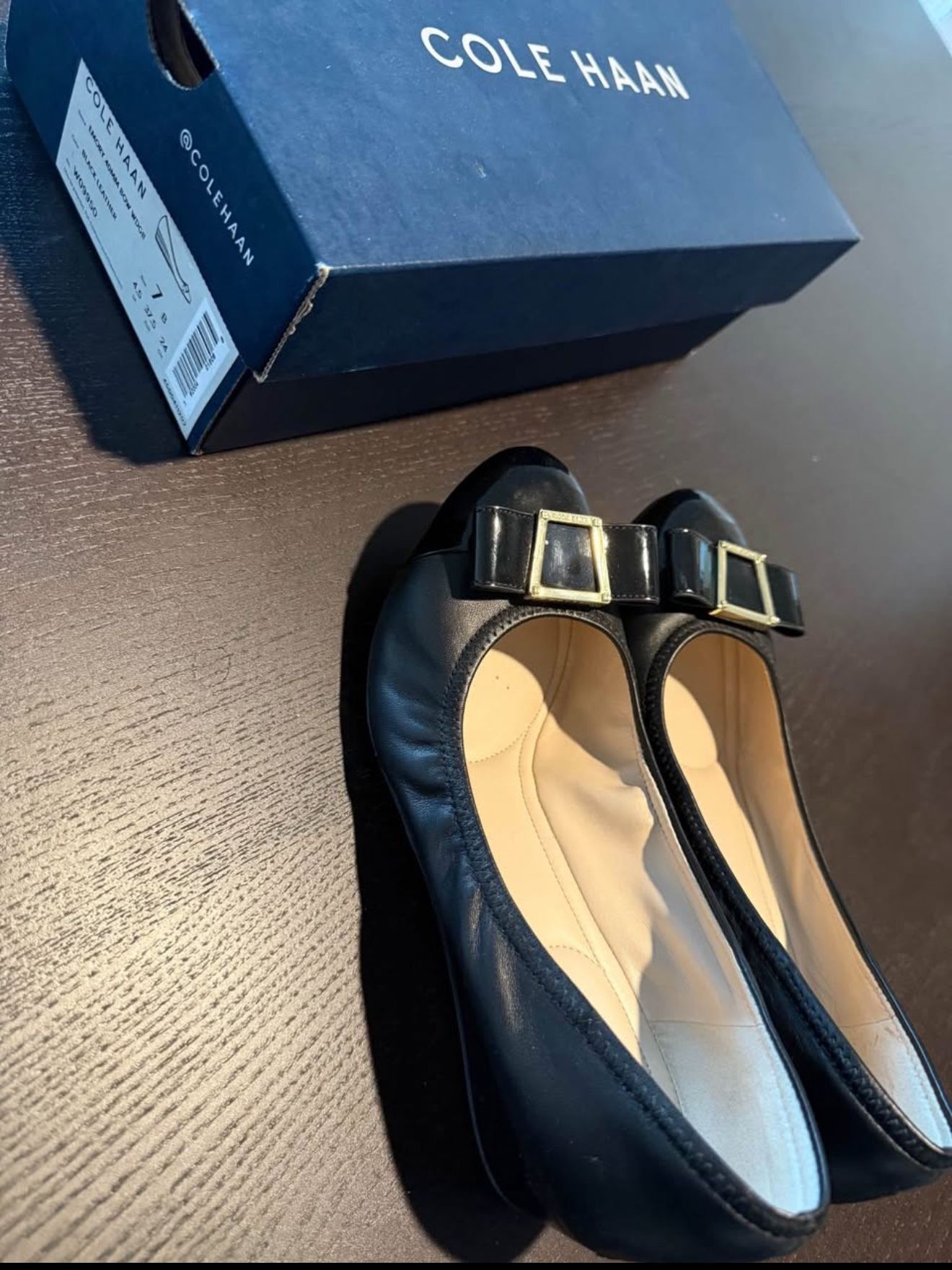 Cole haan women bow sandals - Size 7