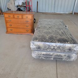 Twin Bed With 6 Drawer Dresser 