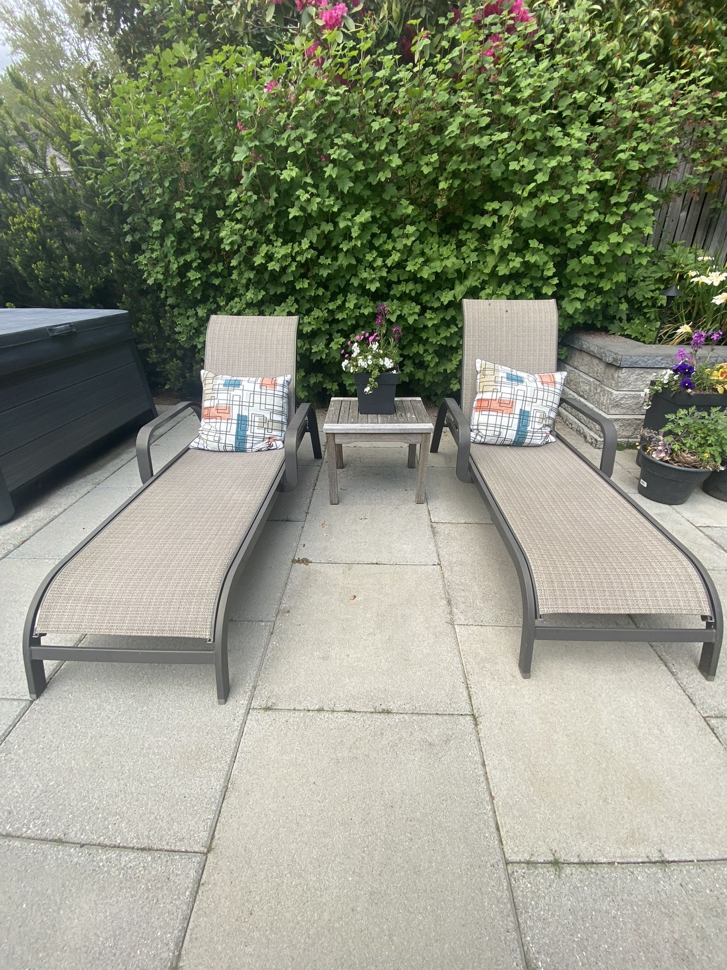 Outdoor Chaise Lounge Chairs