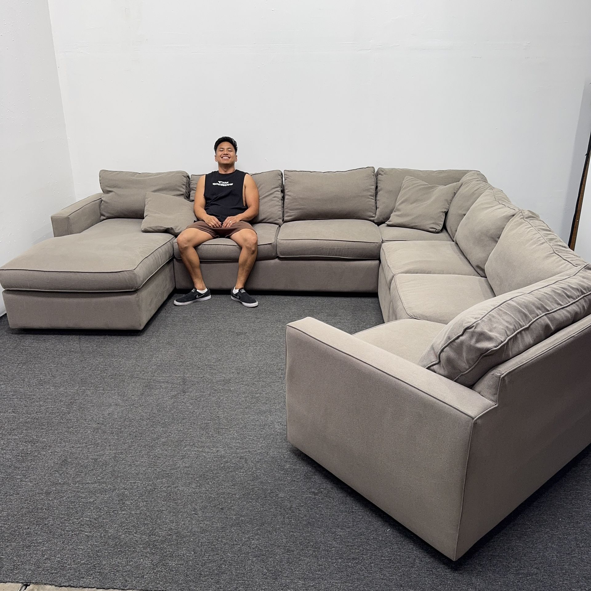 80% OFF: Room & Board York Sectional Couch ❌$7600 OFF❌ I can Deliver