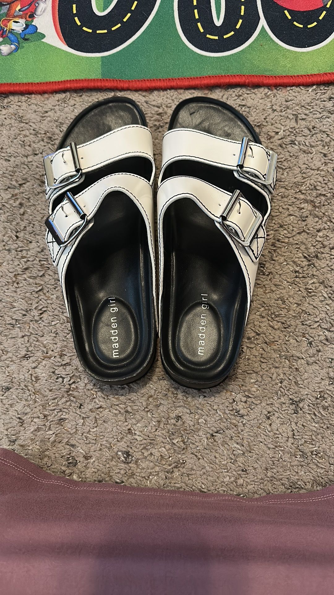 madden girl Black and White Slides