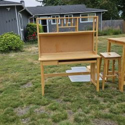 Desk With Hutch
