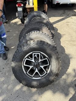 Wheels And Tires Jeep JU 500 Miles On It