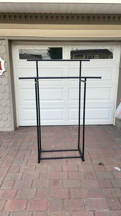 Double rail clothing rack