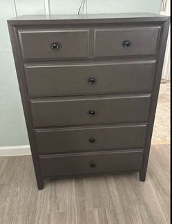 Dresser / Nightstands Set