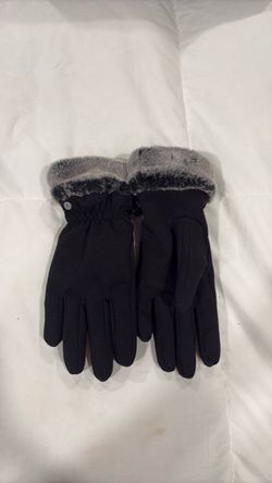 Head Women’s M/M DuPont Comfort Max black winter gloves with grey faux fur trim.