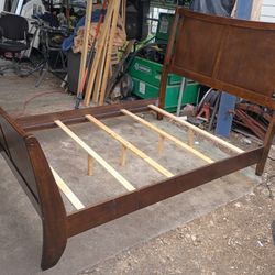 Queen 👑 Bed Frame With 5 slats For Mayor Support.