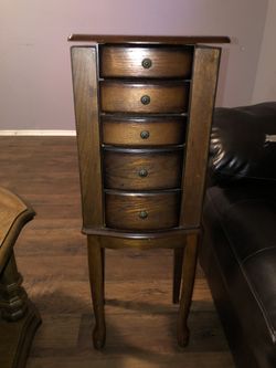 Jewelry box