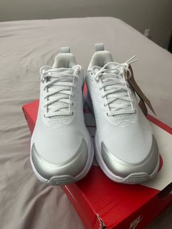 Nike air Max nuaxis size 7 men 8.5 women