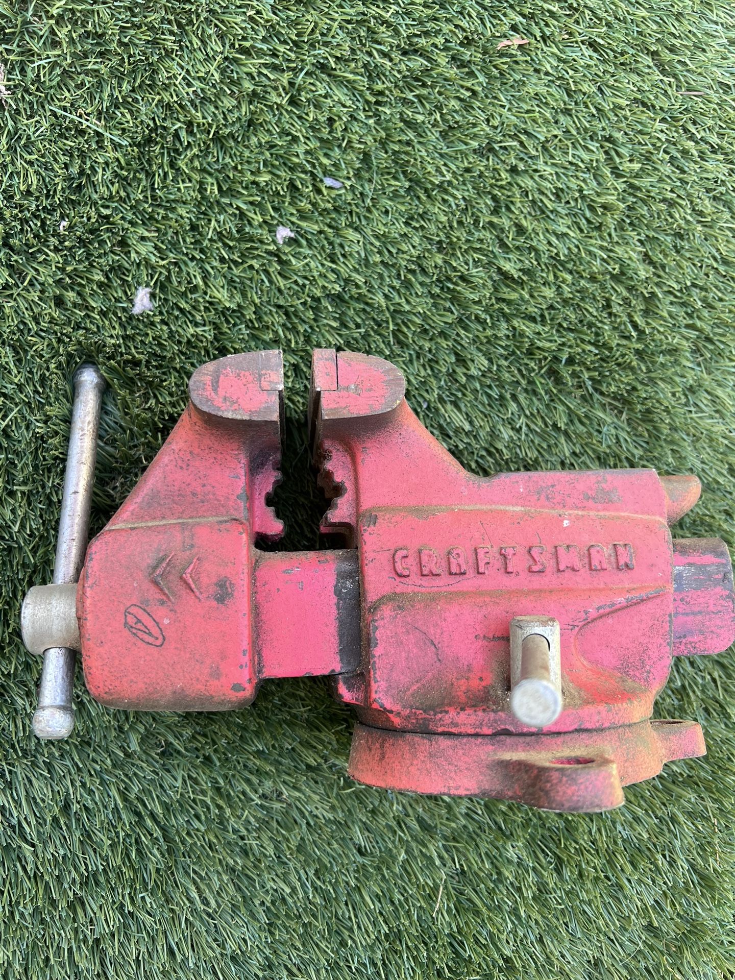 Craftsman Bench Vise (contact info removed)1 Swiveling Anvil With 3 1/2 Inch Jaw Vintage