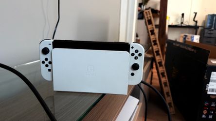 Nintendo Switch OLED + Mario Kart 8
