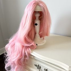 Long Pastel Pink Wig – Wavy Synthetic Hair for Cosplay, Fashion, or Photoshoot