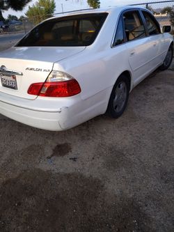 03 Toyota avalon