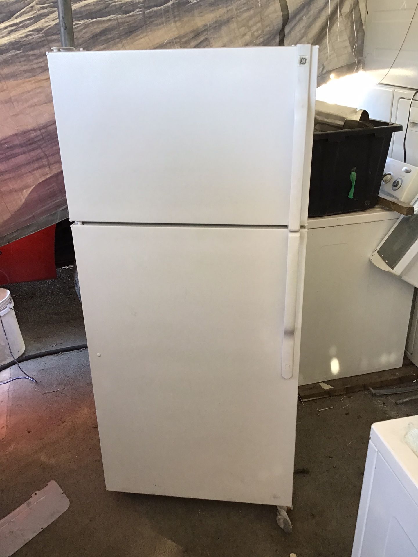 General Electric 18 Cu Ft Refrigerator