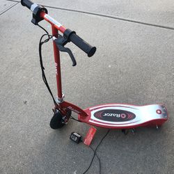 Razor E100 Electric Kids Scooter 