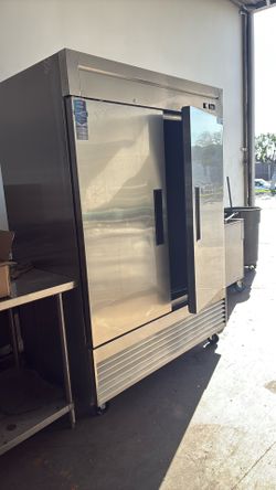 Dukers Refrigerator