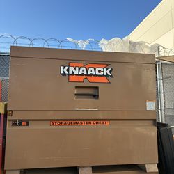 Utility storage chests