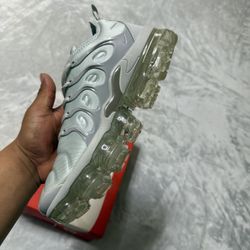 NIKE AIR VAPORMAX PLUS