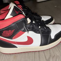 Like New Condition Gym Red 1’s Midsection 