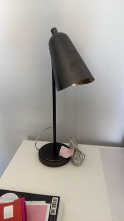 Desk lamp