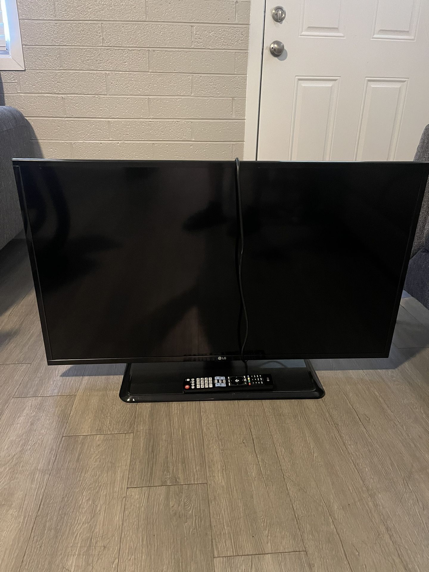 40 Inch TV For Sale Works Perfect!