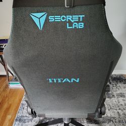 SECRETLAB TITAN GAMING CHAIR