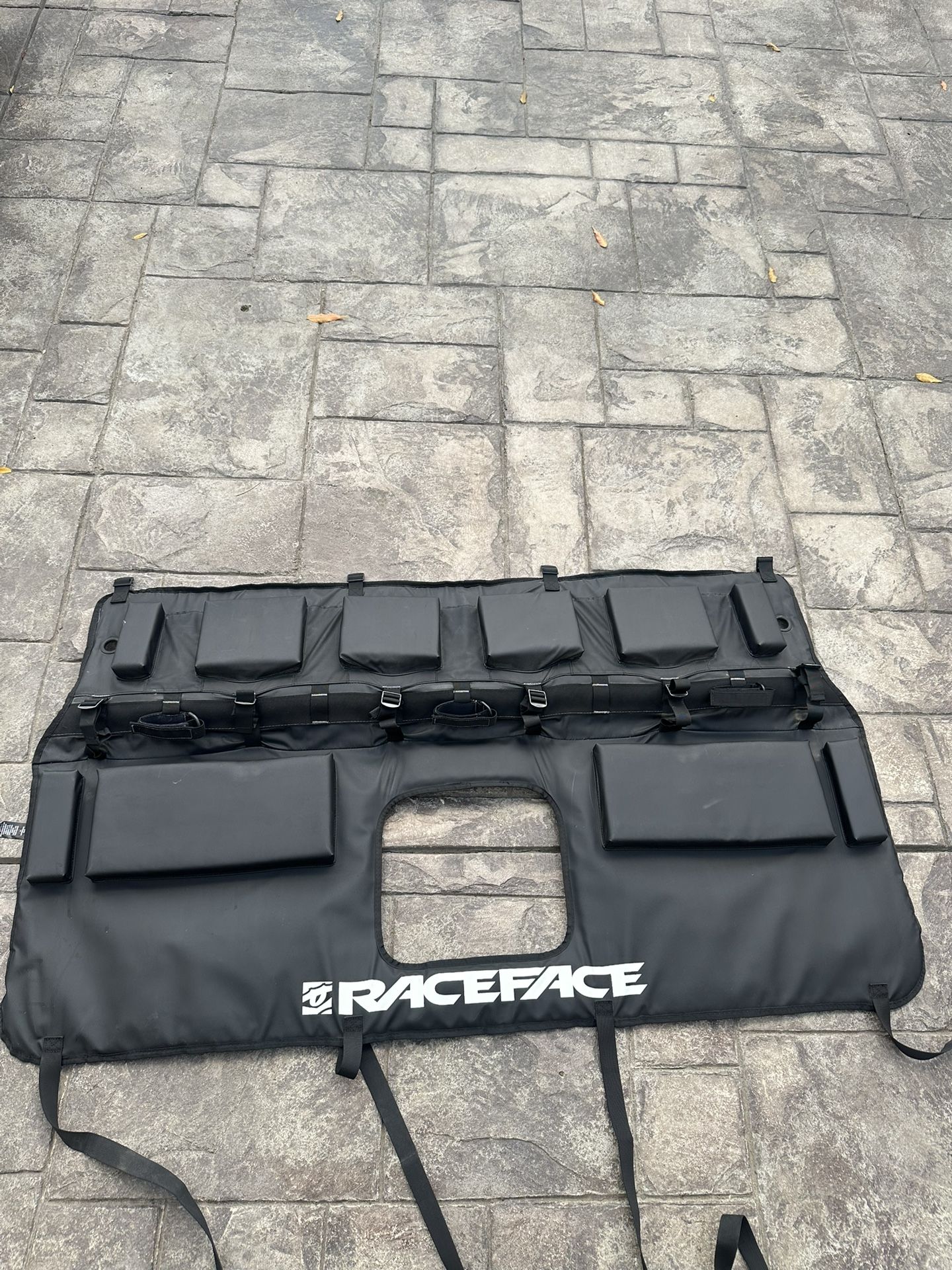 Raceface tailgate pad
