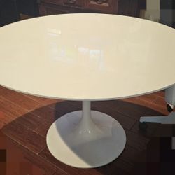  Round Tulip Dining Table 