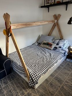 Full size floor bed