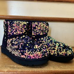 UGGS Size 6, Never Worn 