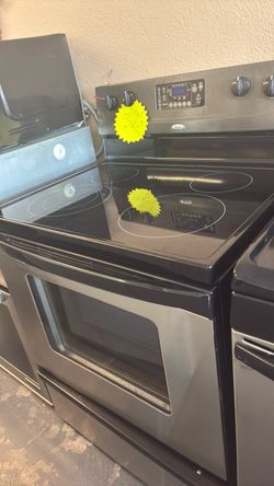 Nice like new Whirlpool electric stove
