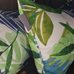 Pillow Perfect Tropic Floral Indoor/Outdoor Accent Throw Pillow, Plush Fill, Weather, and Fade Resistant, Lumbar - 11.5" x 18.5" , Blue/Green Soleil, 