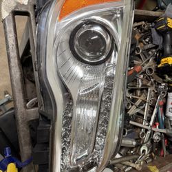 Chrysler 300 Headlight