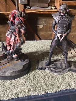 Batman and cyberpunk statue selling together 40$