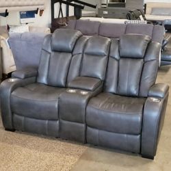 Showroom Available 👉 Gray Electrical Reclining Loveseat With Console 