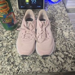 Girls Nikes 7Y 