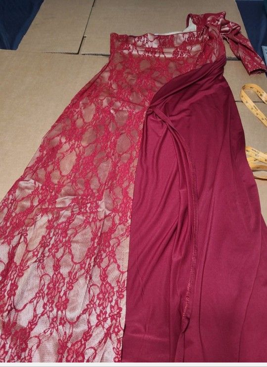 Womens long dress one shoulder color red  size Large 