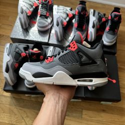 Jordan 4 “Infrared” Size 7y