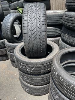 275/45R22 Bridgestone 275/45/22 set of 4 matching used tires in great condition 350$ for 4 tires plus tax. Mount available but not included. Wheel ali
