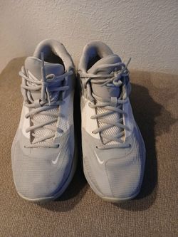Nike basketball shoes mens size 10.5