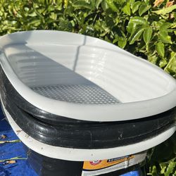 2 Cat sifting pans black and white