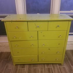 Chest of Drawers/ Dresser