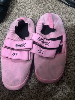 Lifting shoes