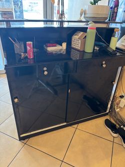 Nail salon reception table