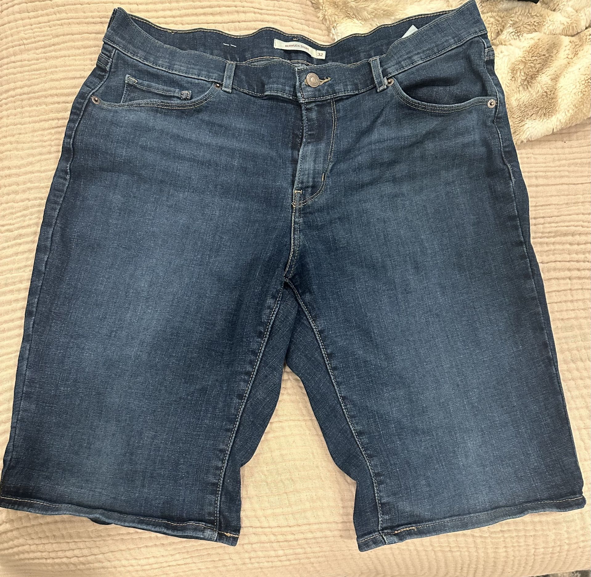 Levi’s Bermuda Shorts