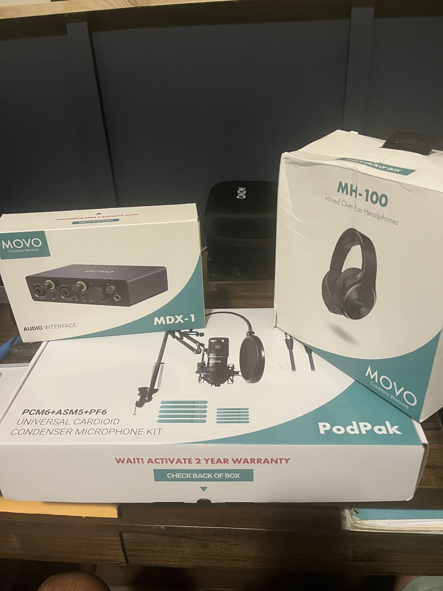 Movo Podcast Mic, Audio Interface , Headphones (wired)