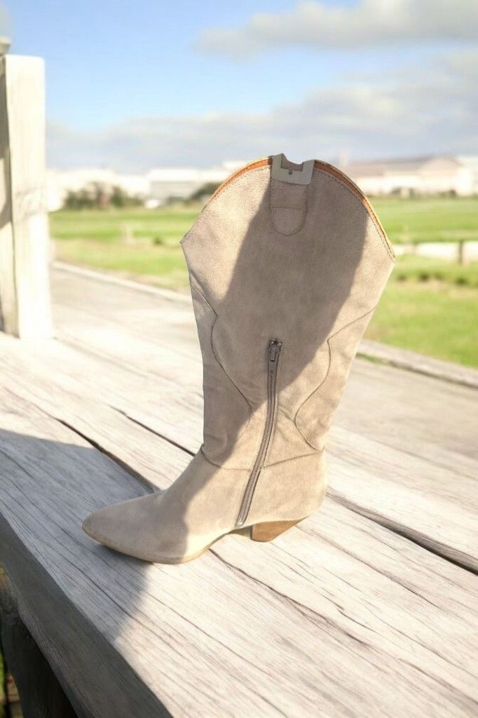 Women MiiM Gray Suede High Boots With Heel Size 7.5